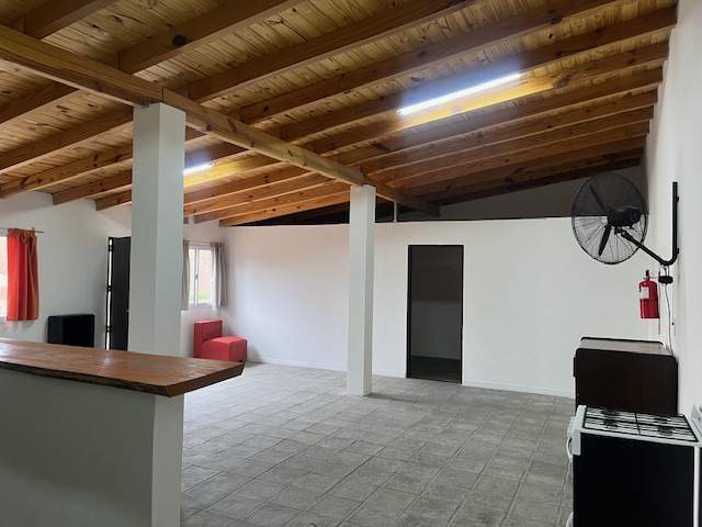 Casa con departamentos en contrafrente en venta, Trelew.