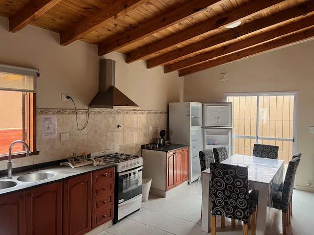 Casa con departamentos en contrafrente en venta, Trelew.