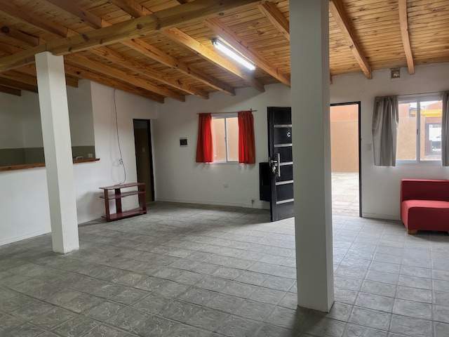 Casa con departamentos en contrafrente en venta, Trelew.