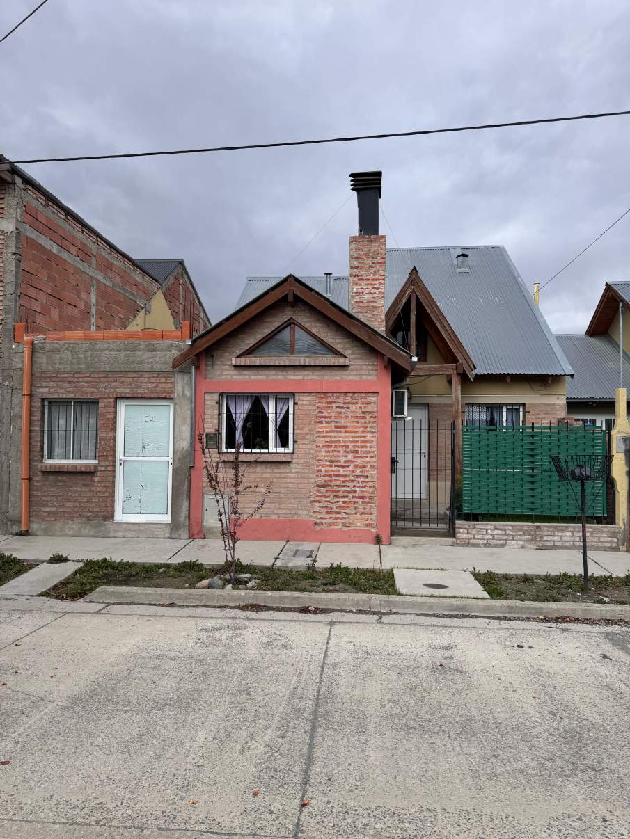 Casa en Venta - Oportunidad Única en Barrio Los Sauces, Esquel - Apta para crédito hipotecario.