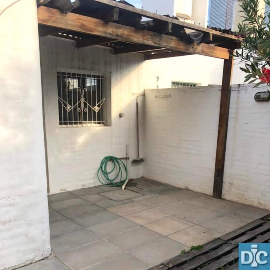 Casa de 2 Dormitorios con Patio.