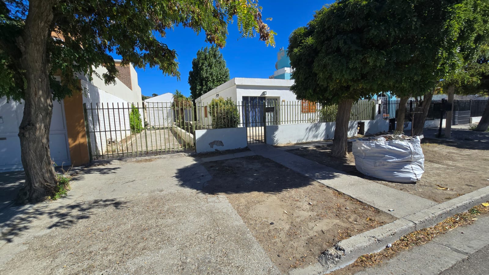 CASA EN VENTA 3 DORMITORIOS JUAN XXIII