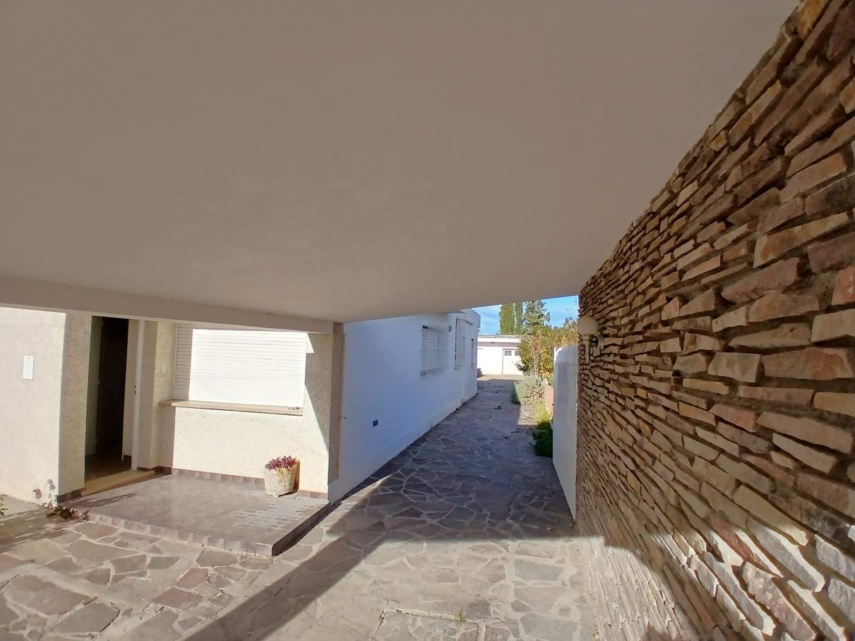 VENTA - CASA CON CONSULTORIO - DOLAVON