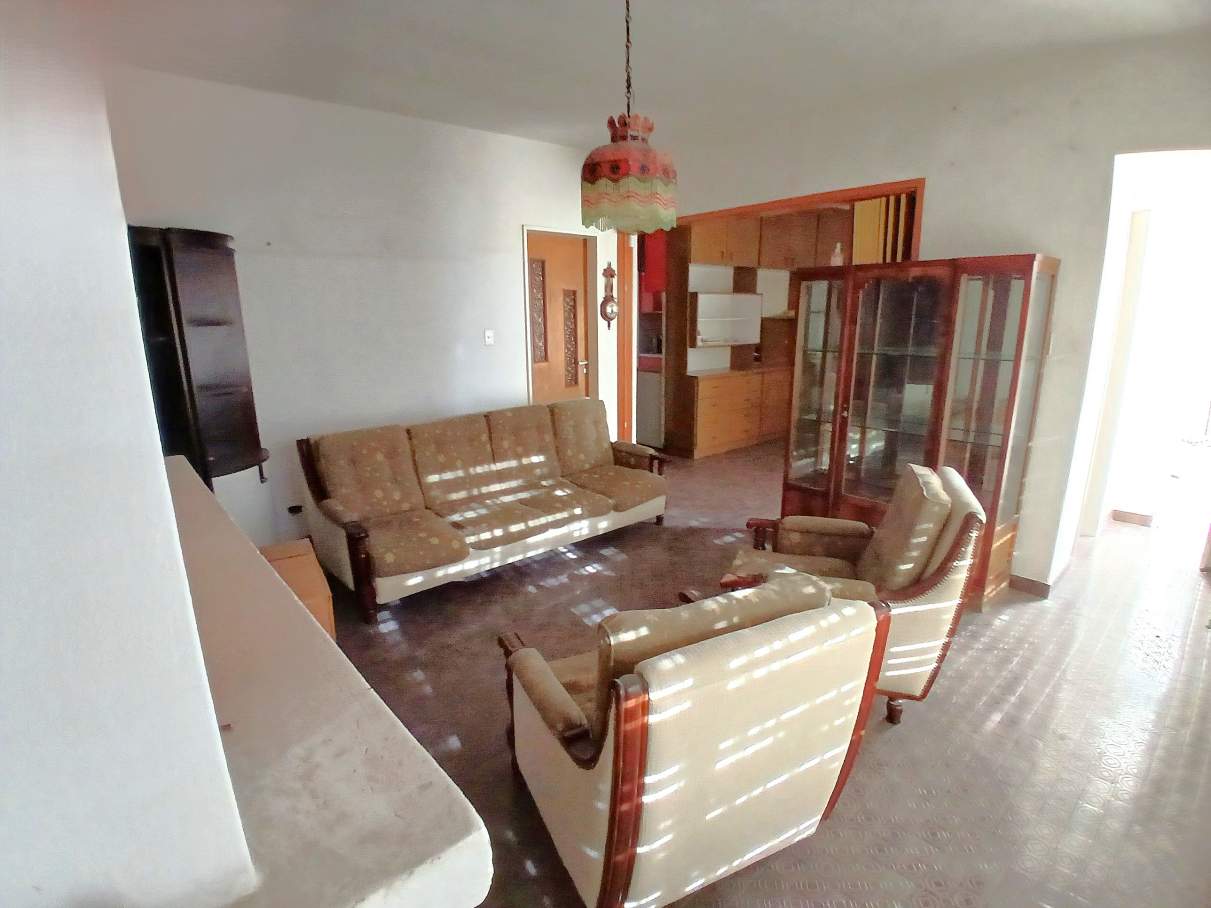 VENTA - CASA CON CONSULTORIO - DOLAVON