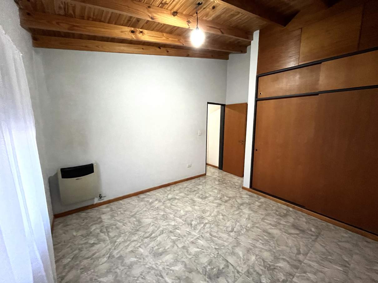 CASA DE 4 DORMITORIOS  LOCAL COMERCIAL EN VENTA - PLAYA UNION