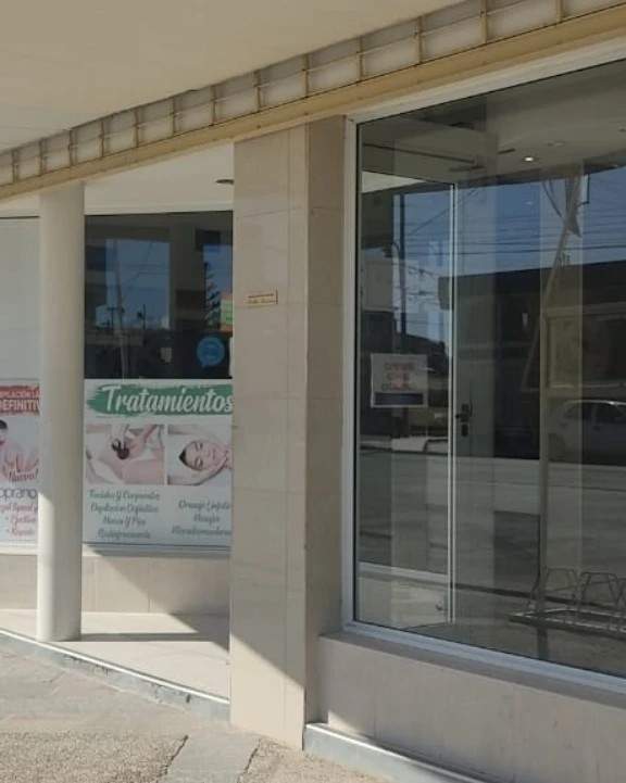 Complejo en venta(Local comercial, dos deptos)