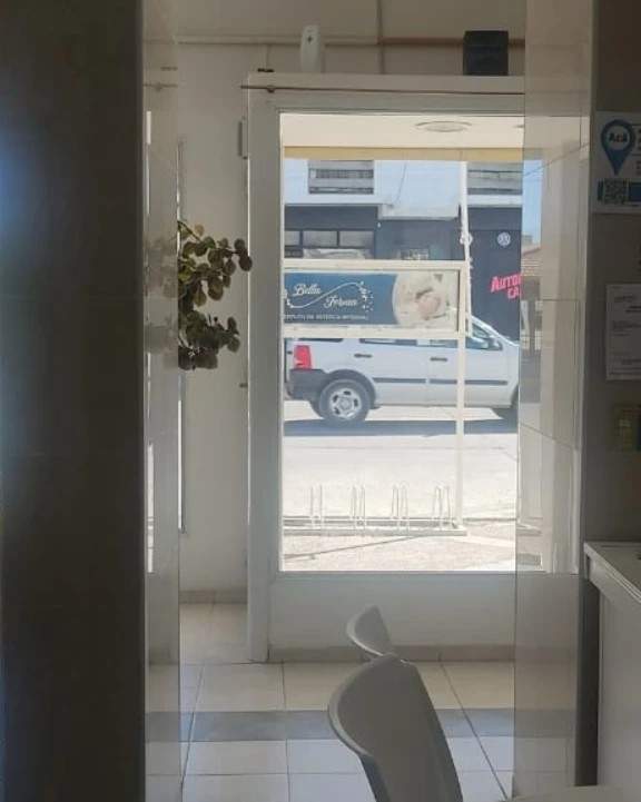 Complejo en venta(Local comercial, dos deptos)