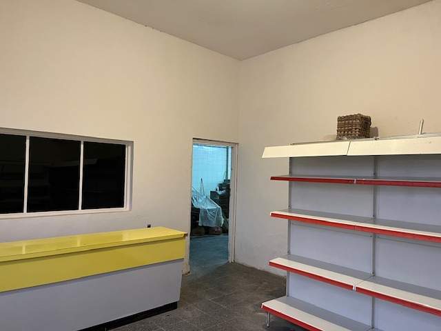 Galpón con local comercial en venta, Trelew.