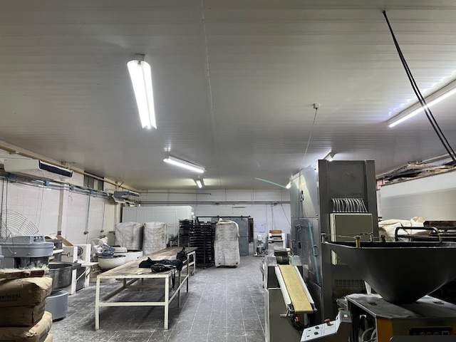 Galpón con local comercial en venta, Trelew.