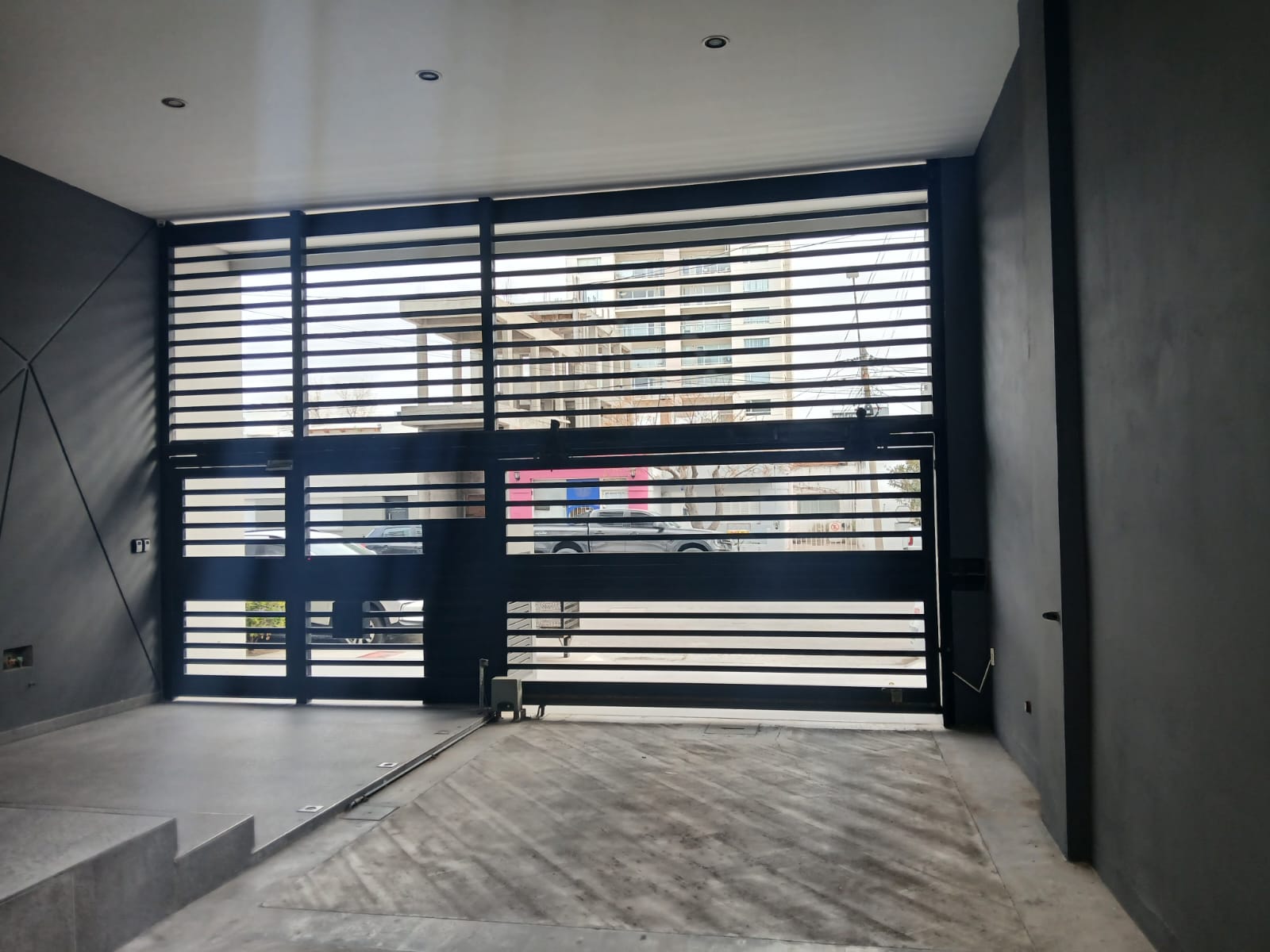 COCHERA CUBIERTA. SARMIENTO 60. USD 13.000