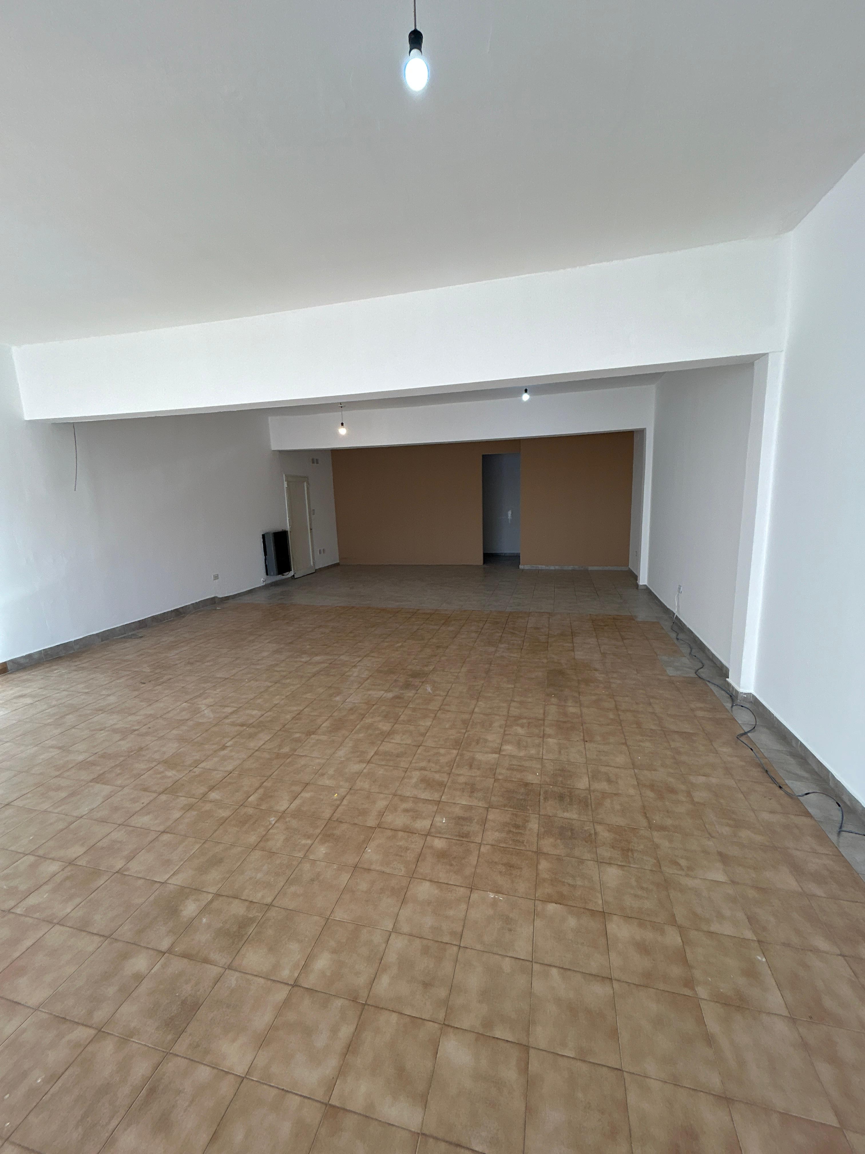 OPORTUNIDAD - LOCAL 125M2 EN ZONA COMERCIAL