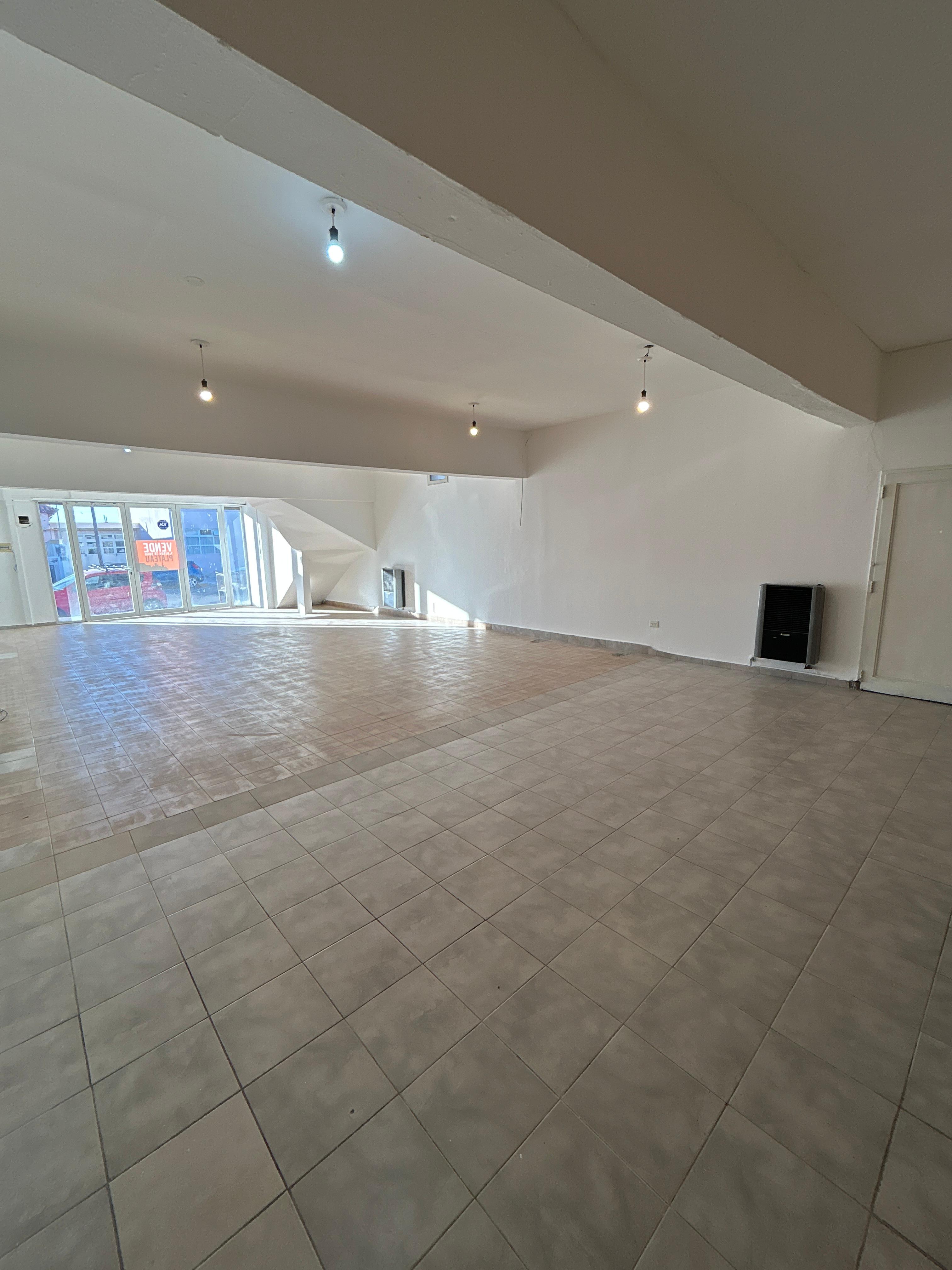 OPORTUNIDAD - LOCAL 125M2 EN ZONA COMERCIAL