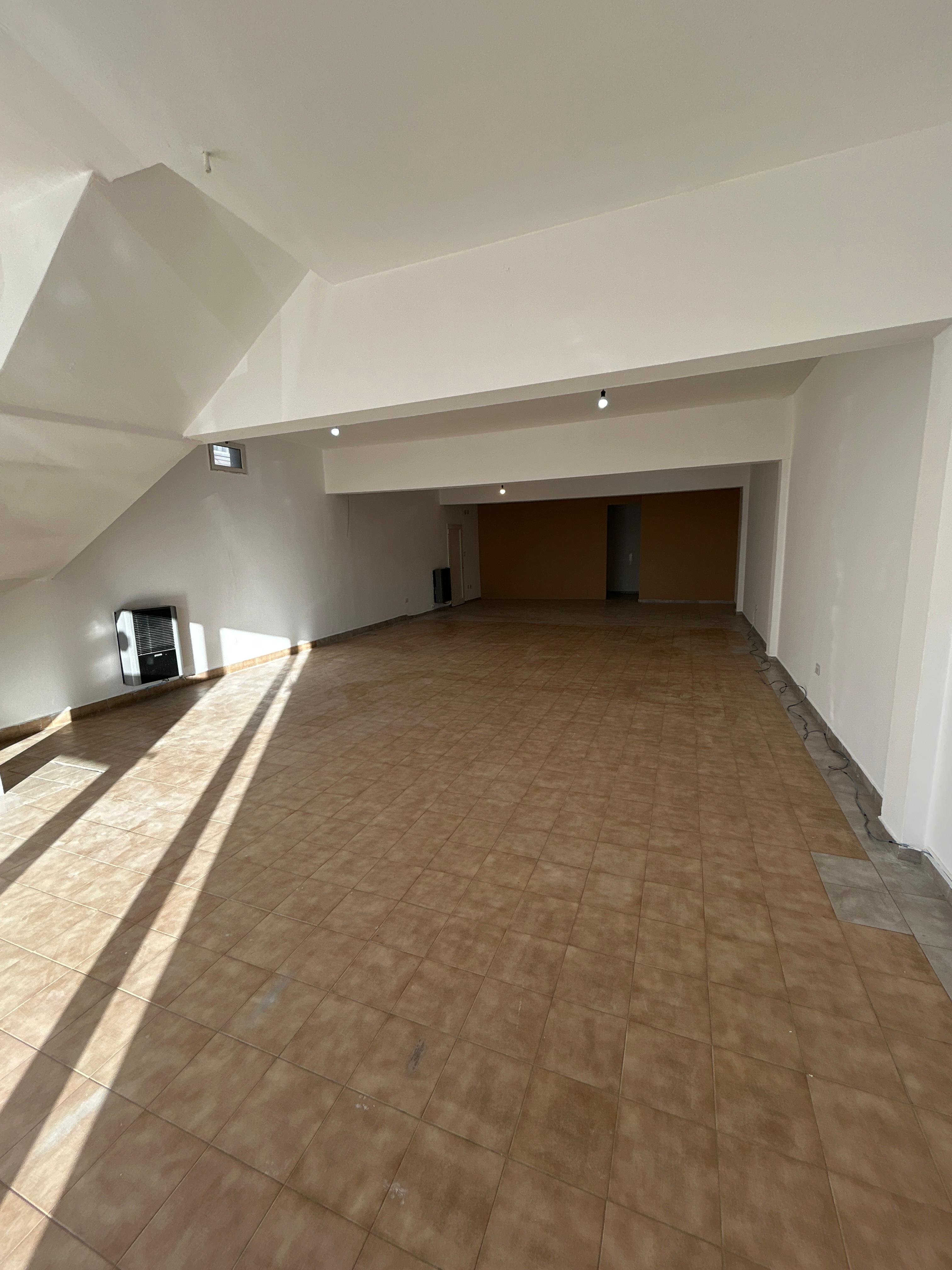 OPORTUNIDAD - LOCAL 125M2 EN ZONA COMERCIAL