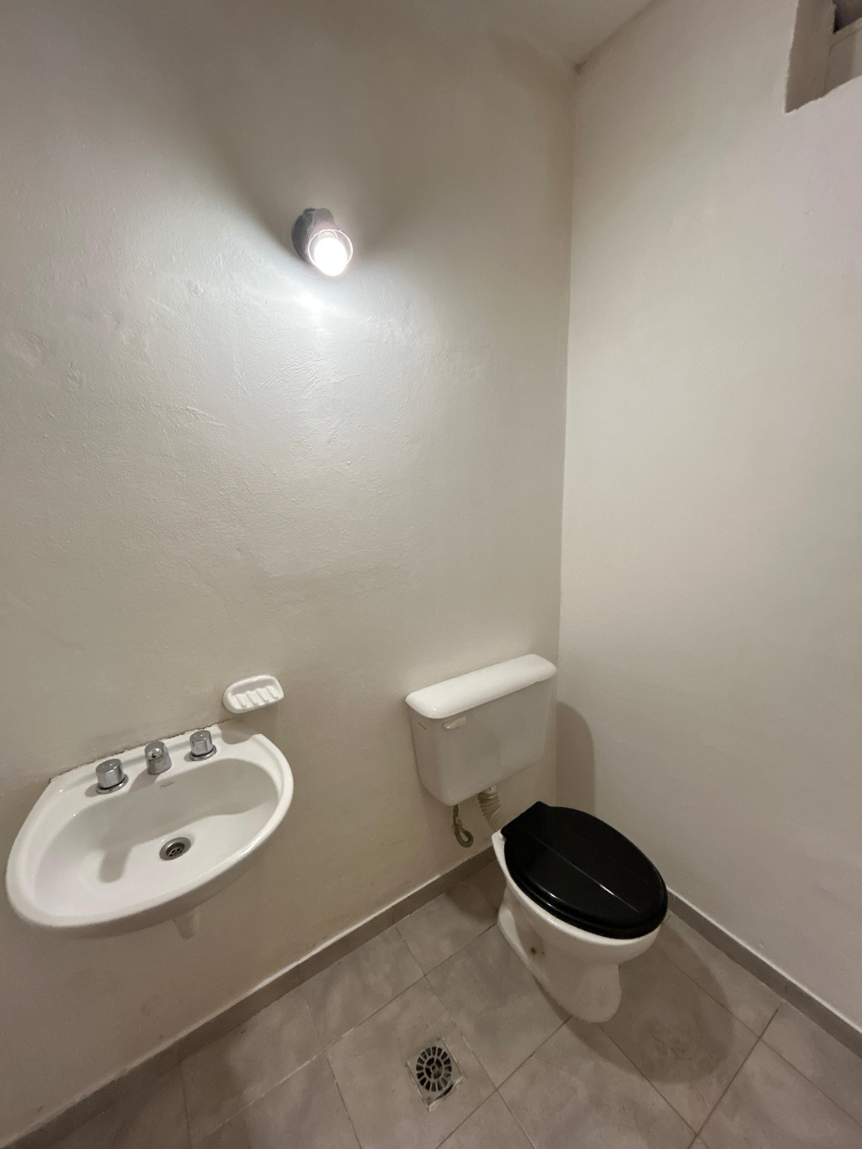 OPORTUNIDAD - LOCAL 125M2 EN ZONA COMERCIAL