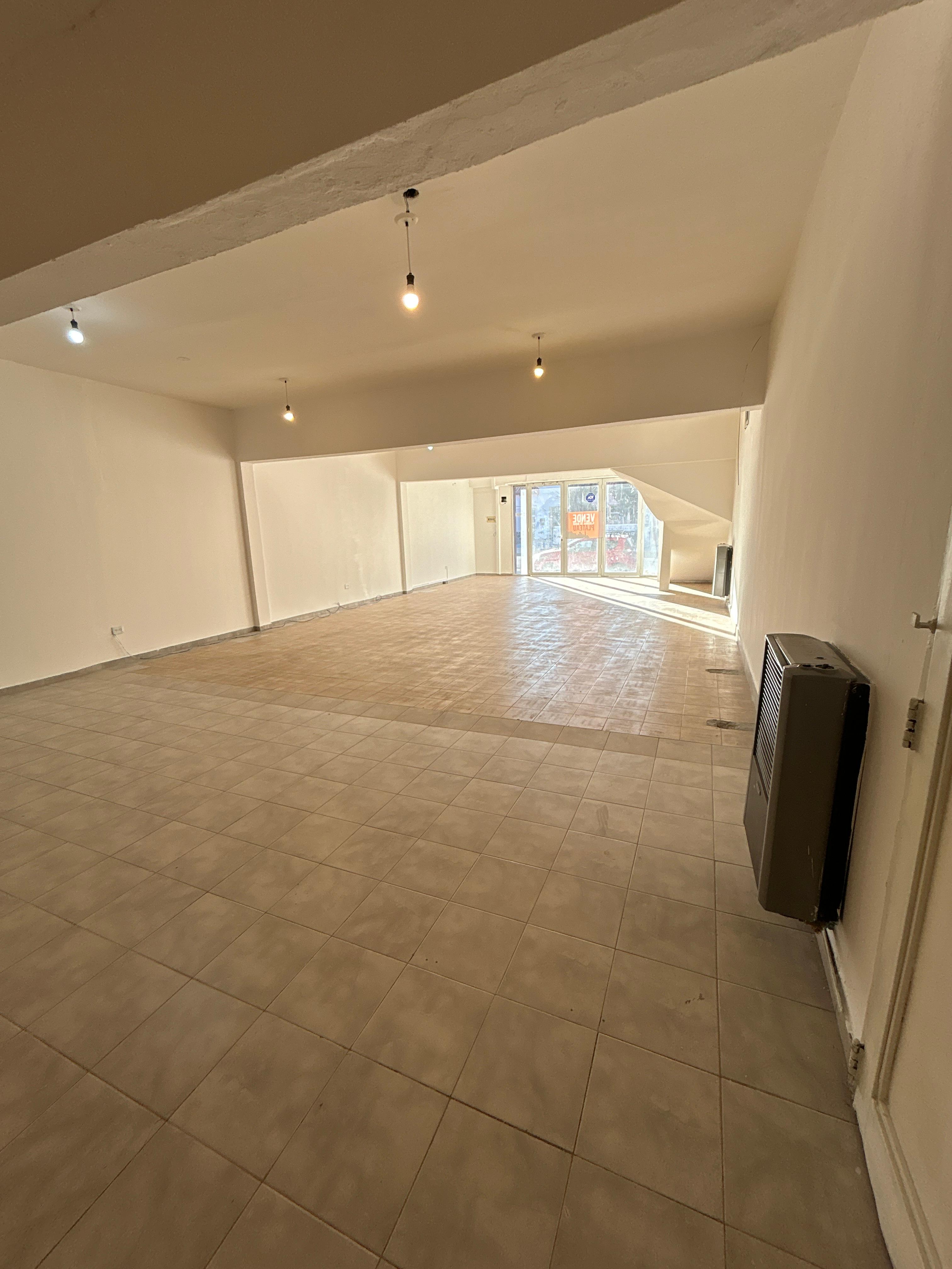 OPORTUNIDAD - LOCAL 125M2 EN ZONA COMERCIAL