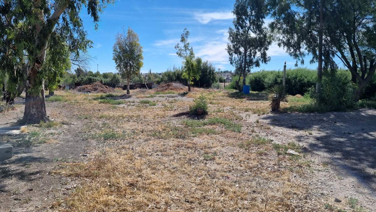 Terreno con casa a refaccionar en Trelew