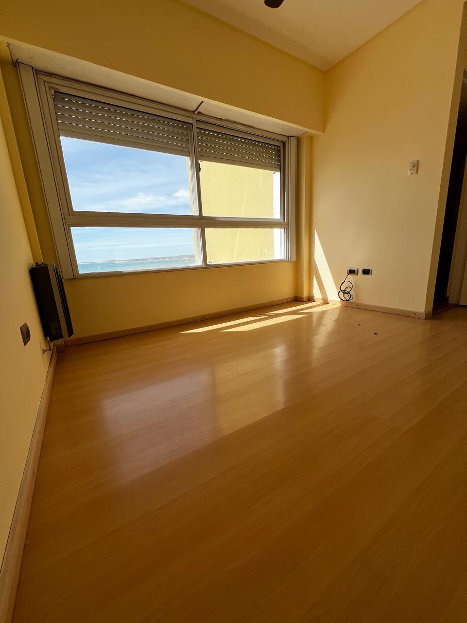 Departamento de 3 ambientes frente al mar