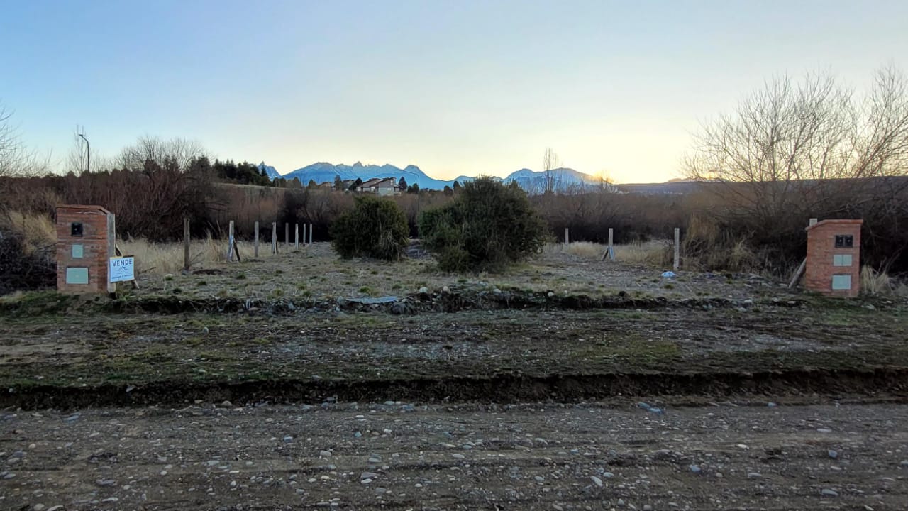 Terreno con costa de Rio Percy