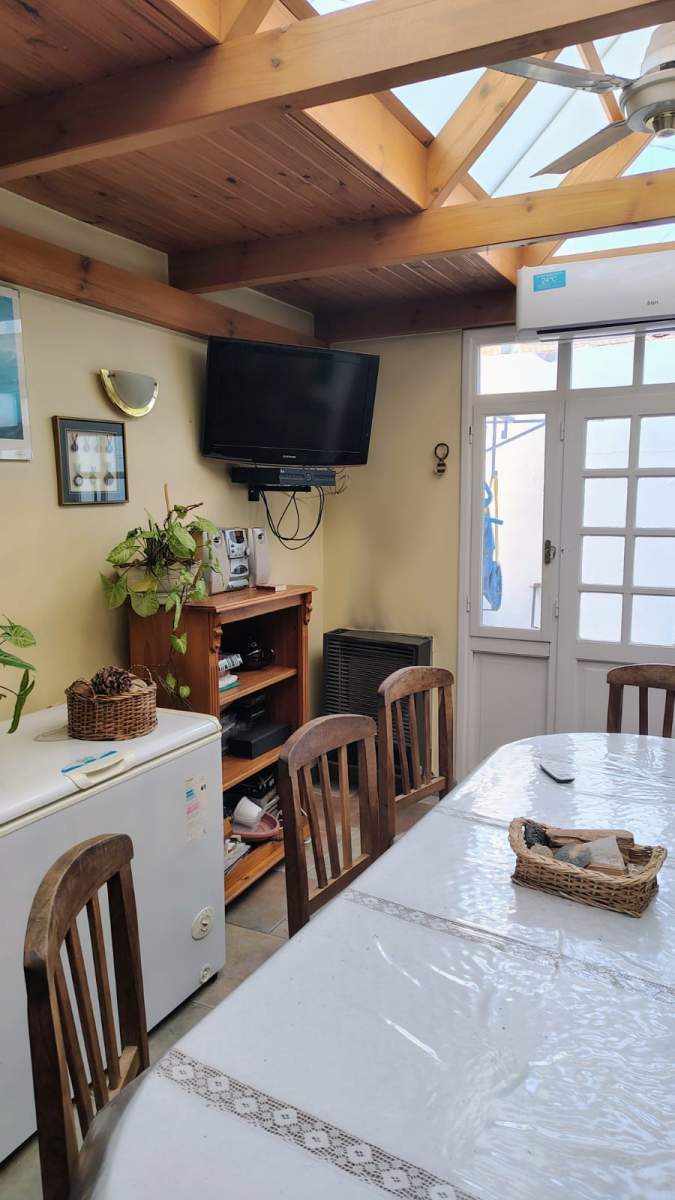 Triplex en venta  Cabot y Mitre Amplio y luminoso triplex de tres plantas, ubicado en la zona de Cabot y Mitre.