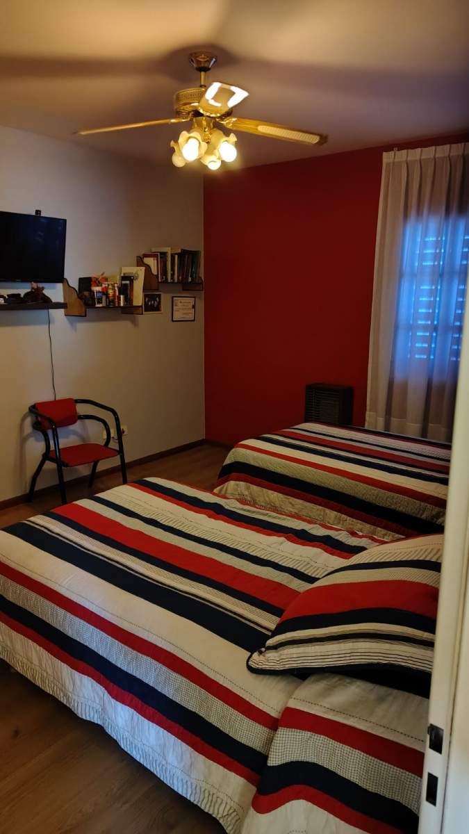 Triplex en venta  Cabot y Mitre Amplio y luminoso triplex de tres plantas, ubicado en la zona de Cabot y Mitre.