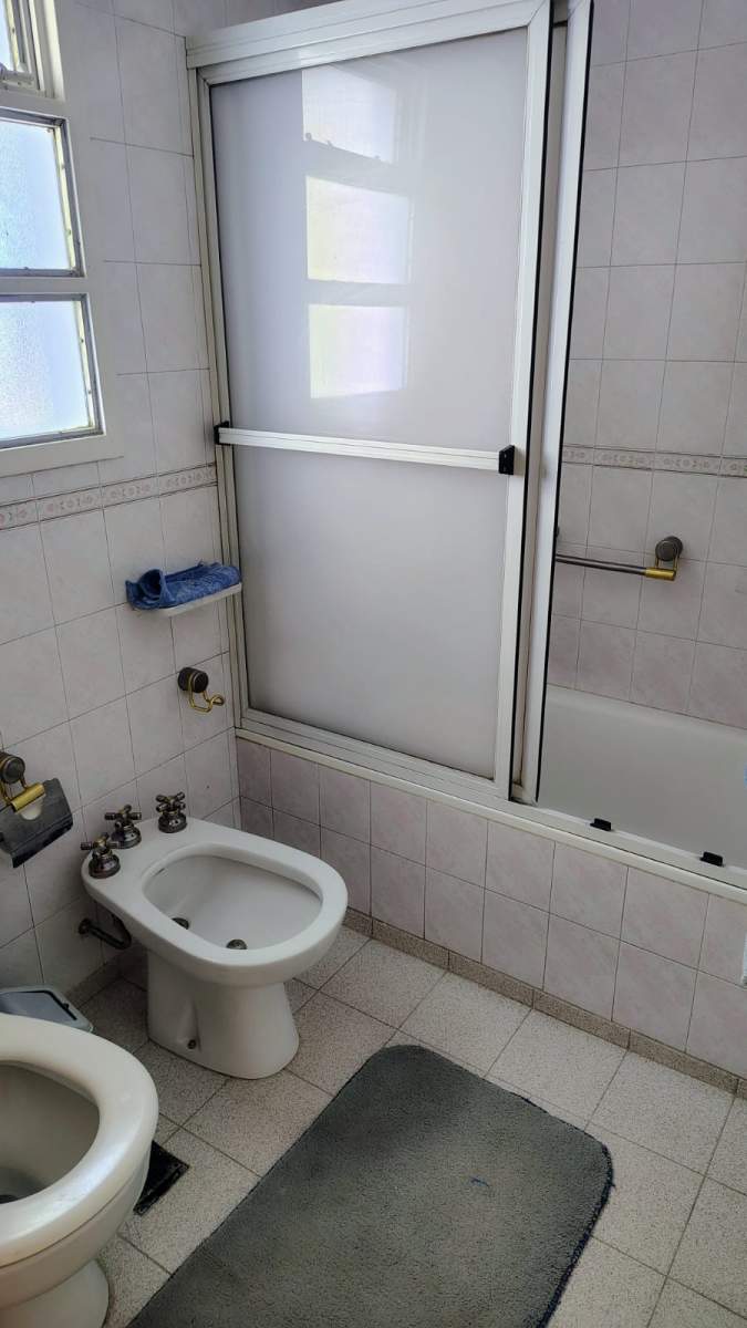 Triplex en venta  Cabot y Mitre Amplio y luminoso triplex de tres plantas, ubicado en la zona de Cabot y Mitre.