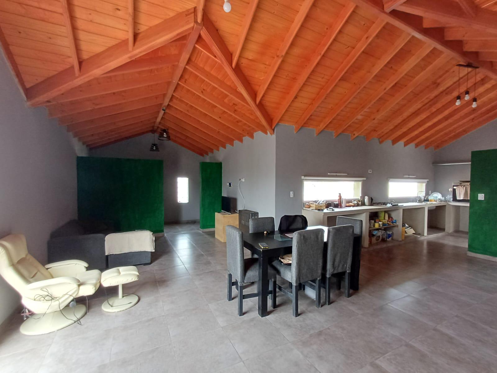 Venta de amplia casa Gaiman