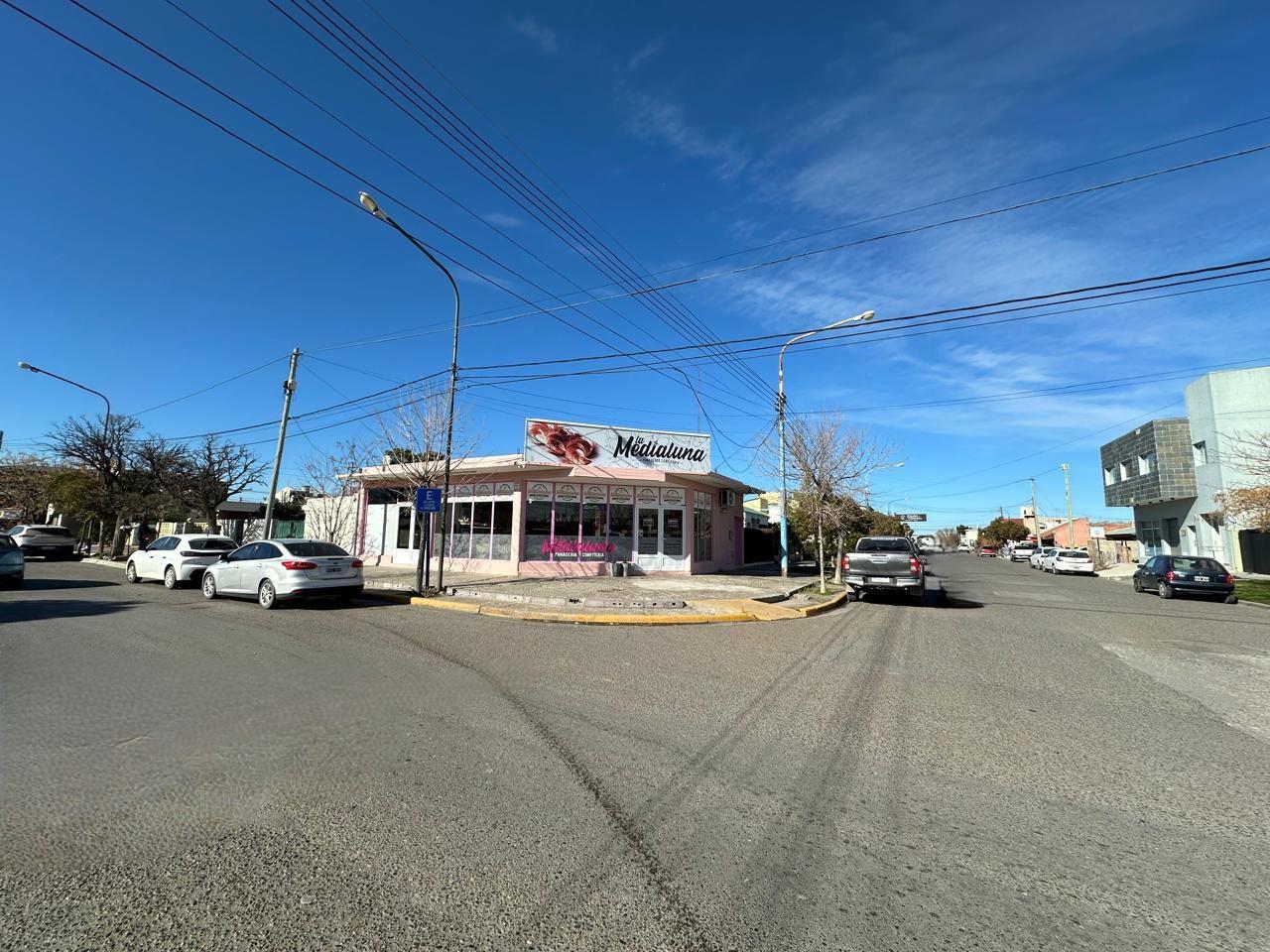 Local en esquina excelente ubicación, Rawson