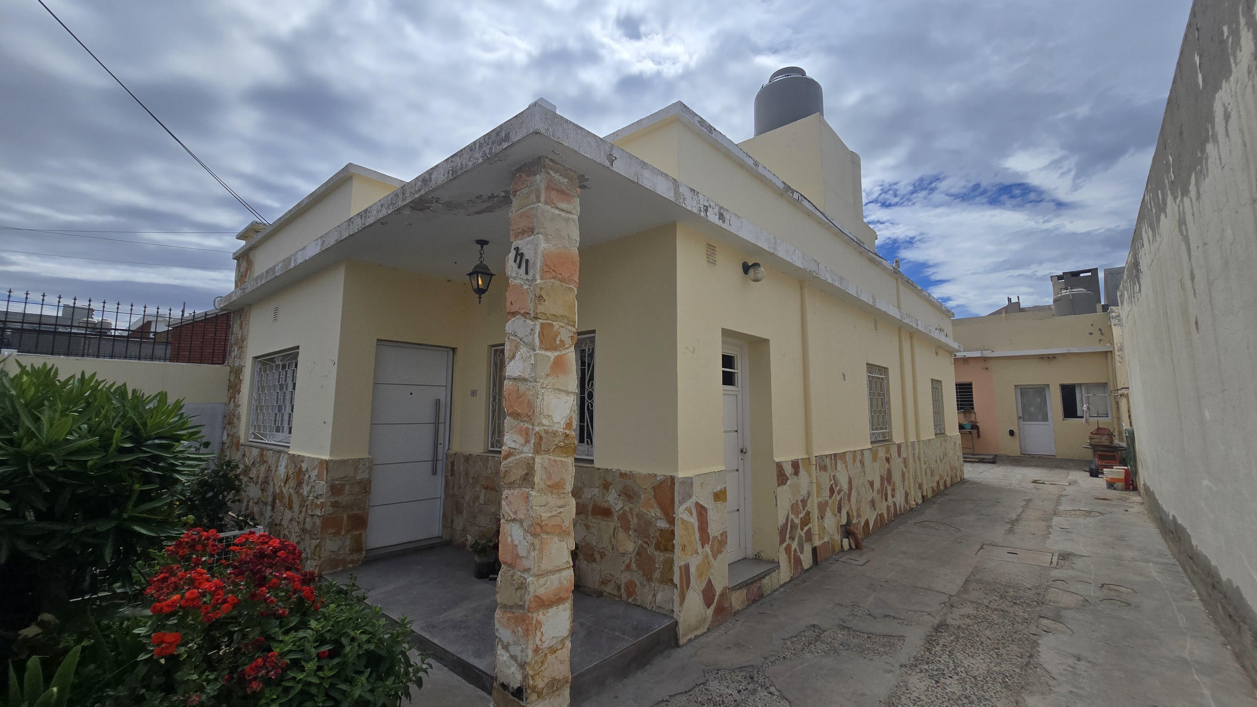 CASA EN ALQUILER 3 DORM BARRIO PUEYRREDON