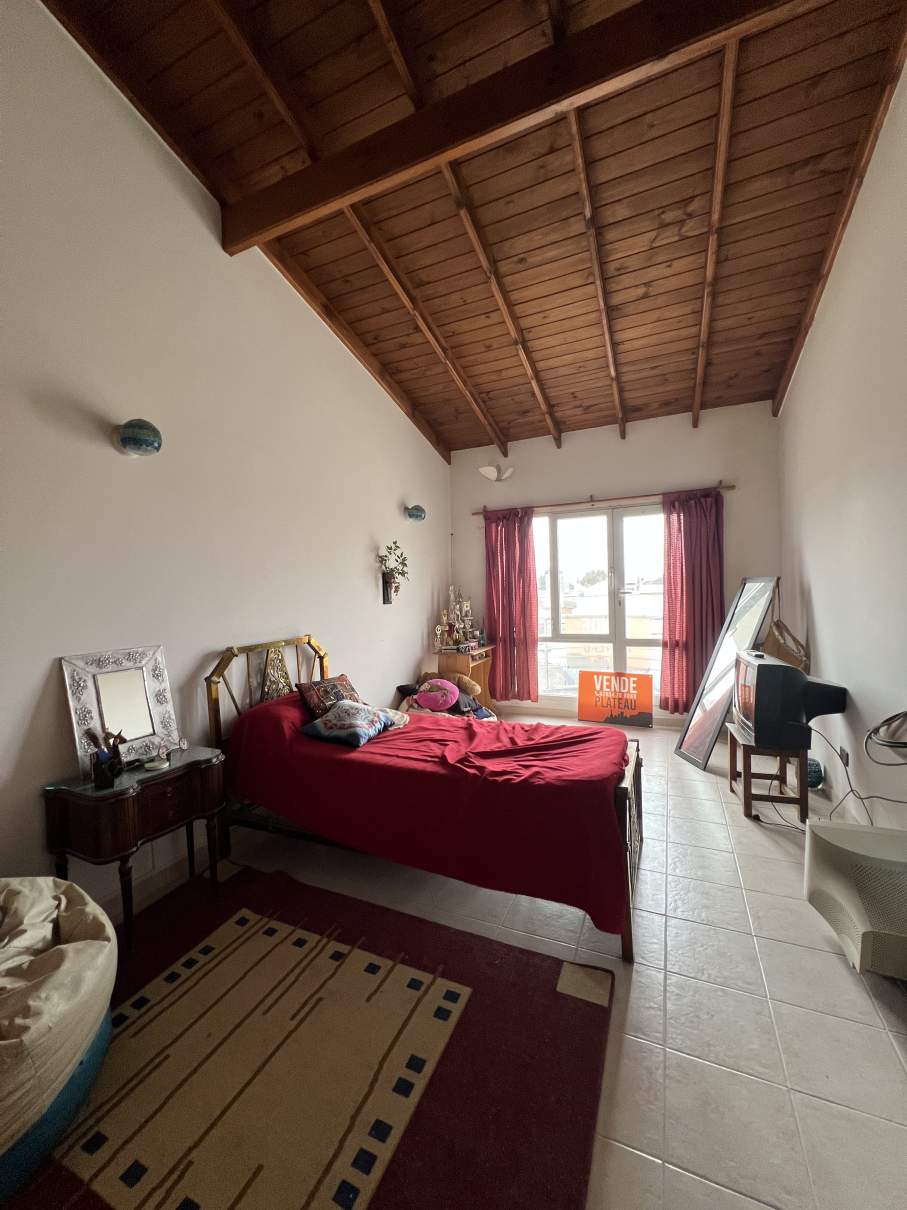 AMPLIO TRIPLEX CON PATIO DE 45M2