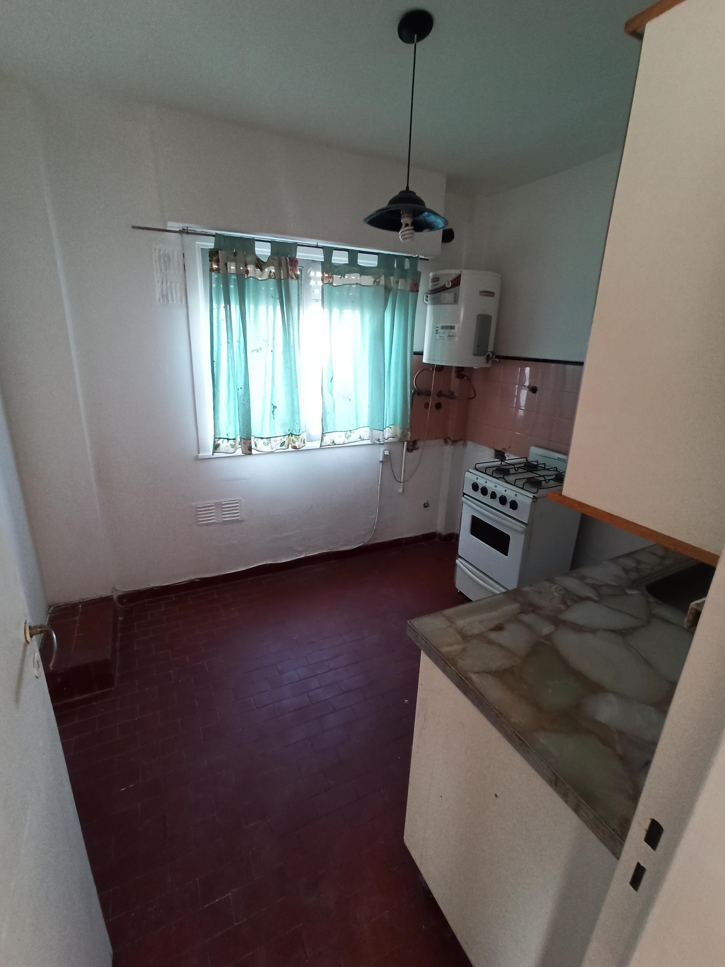 Departamento en venta 1 dormitorio con balcón. Centro-Trelew