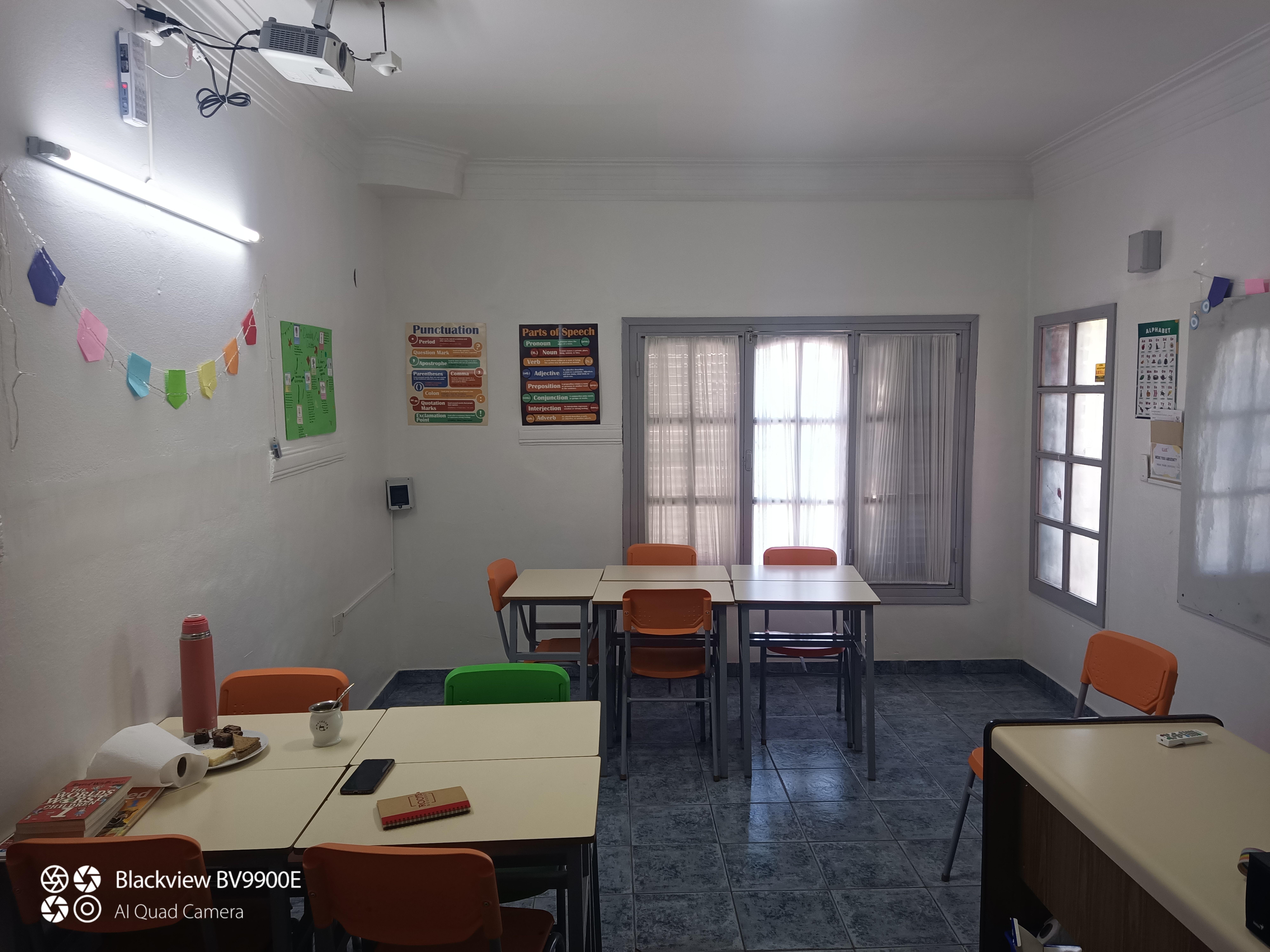 EDIFICIO PARA AULAS OFICINA O CONSULTORIO