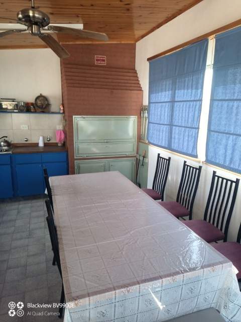 Hermosa Casa de dos plantas con Galpon!