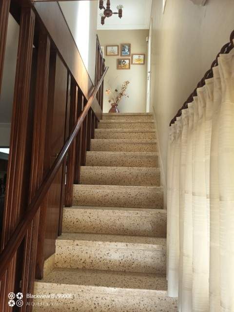 Hermosa Casa de dos plantas con Galpon!