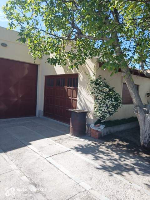 Hermosa Casa de dos plantas con Galpon!