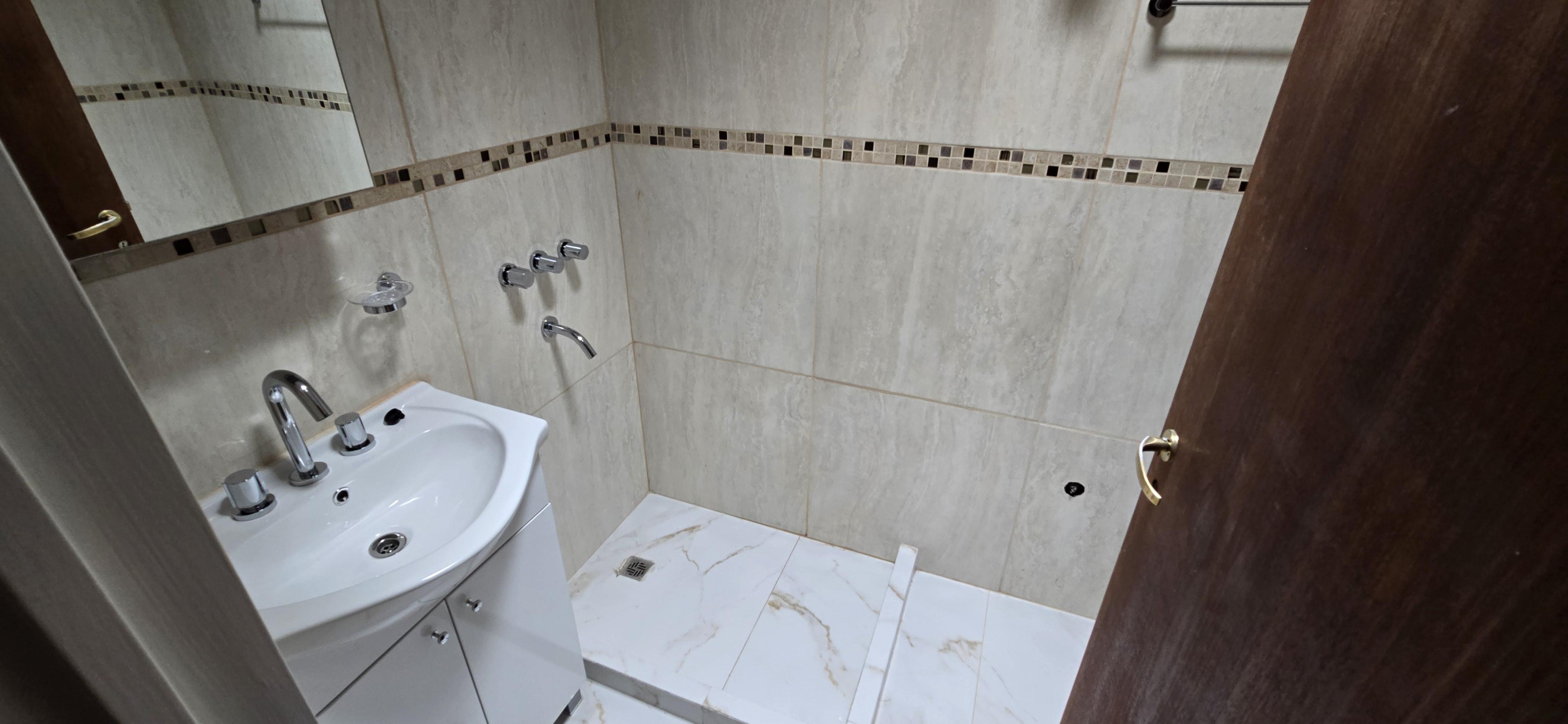 DUPLEX 2 DORM EN ALQUILER INTERNO BROCA