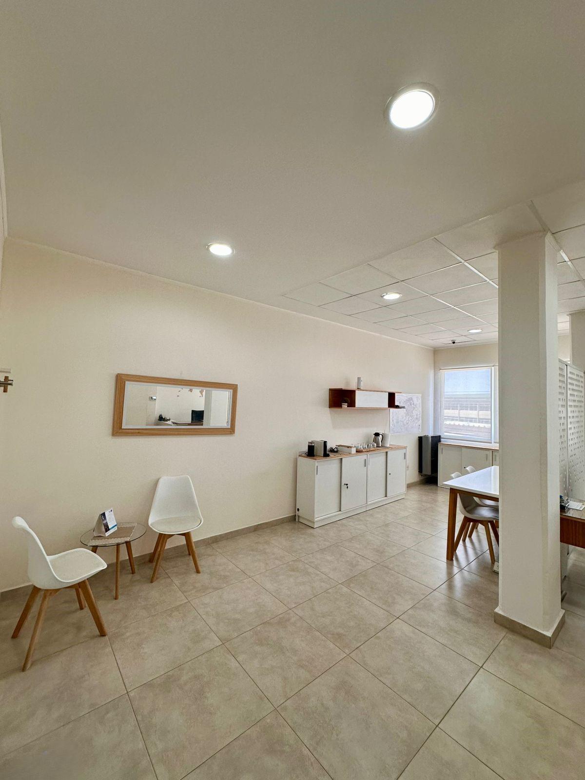 Moderna Oficina en venta  Sobre calle Gales, Trelew