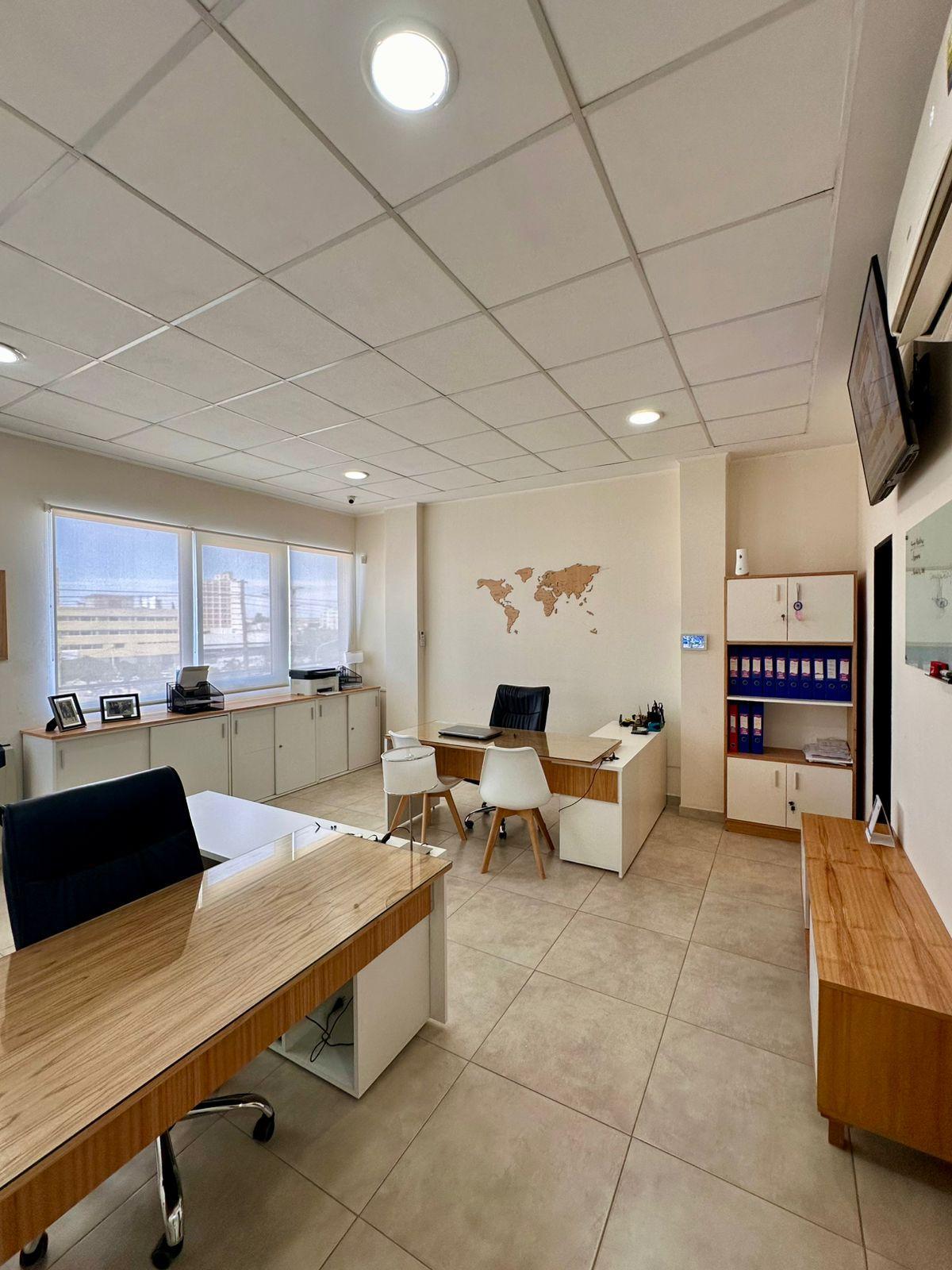 Moderna Oficina en venta  Sobre calle Gales, Trelew